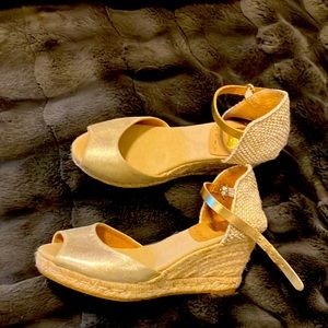 ANTHRO Kanna Wedge Sandals - Khaki & Gold EUC